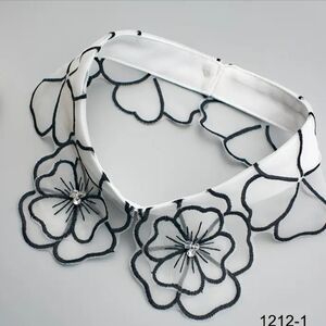 Detachable Floral Appliqué Collar in White and Black